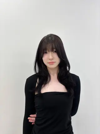 セミロング カラー 韓国レイヤー ハッシュカットのヘアスタイル