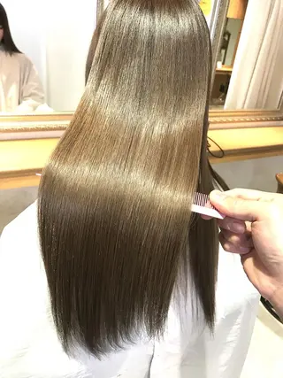 カラー ケイト🌙 ブリーチカラーのヘアスタイル