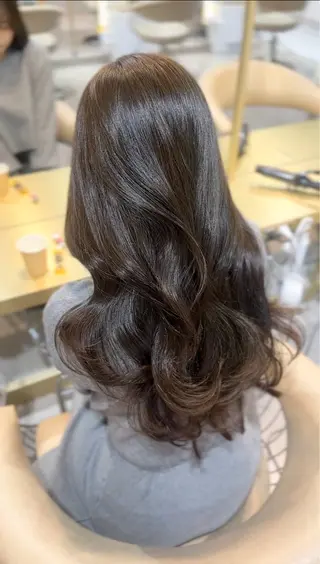 ロング カラー Akane レイヤー/艶カラーのヘアスタイル
