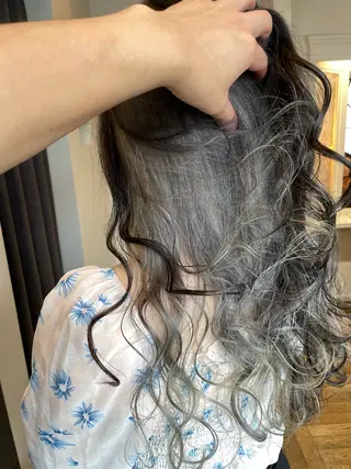 セミロング ブリーチ毛矯正.髪質 改善.髪にドラマをのヘアスタイル