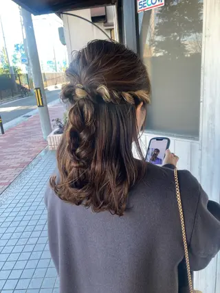 ヘアアレンジ MOLLASALON 浅香山店所属・ツジ モモカのヘアスタイル