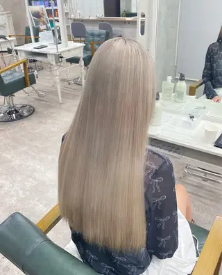 ロング limitみづき🌙 ブリーチカラーのヘアスタイル