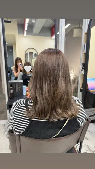 ミディアム カラー GIFT OMOTESANDO所属・秋月 いなのヘアスタイル