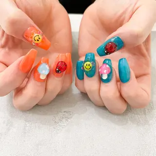 ネイル ゴテゴテ💙ワンホン リオナのネイルデザイン