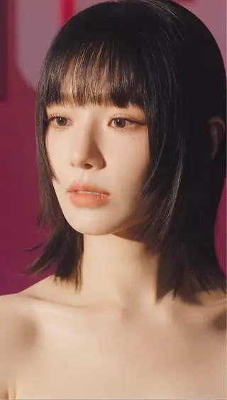 ミディアム YUUK I/レイヤーのヘアスタイル