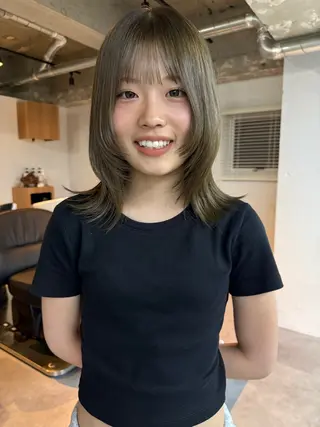 ミディアム 𝗿 𝗶 𝗶 ／ナチュラルカラーのヘアスタイル