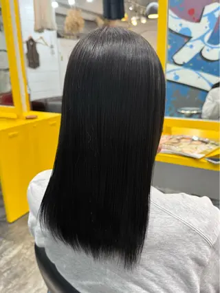 ミディアム LOMARLIE/ NATUMIのヘアスタイル