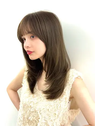 セミロング PULSE yokohama所属・レイヤー |オリーブ |ヘーゼルベージュのヘアスタイル