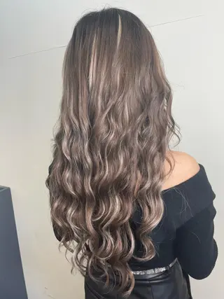 カラー 戸川 紗良のヘアスタイル