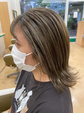 ミディアム カラー 福原 亜祐美のヘアスタイル