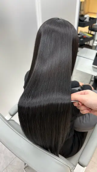 ロング youres hair 髪質改善トリートメント&ヘッドスパ新宿三丁目店所属・小林 春月のヘアスタイル