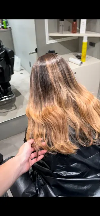 セミロング メンズバレイヤージュ /町田木村悠月のヘアスタイル