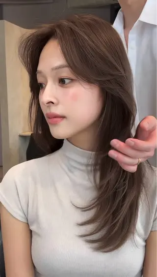 セミロング LEANE THE TOKYO所属・外苑前/毛流れ レイヤー🍃荒谷進介のヘアスタイル
