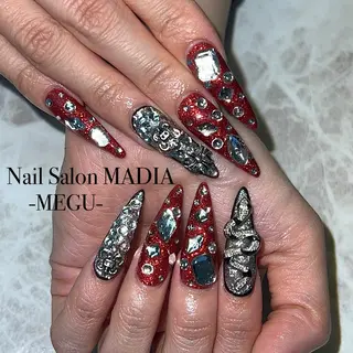ネイル MADIA藤沢所属・MADIA MEGUのネイルデザイン