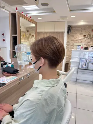 ショート カラー 藤井 花梨のヘアスタイル