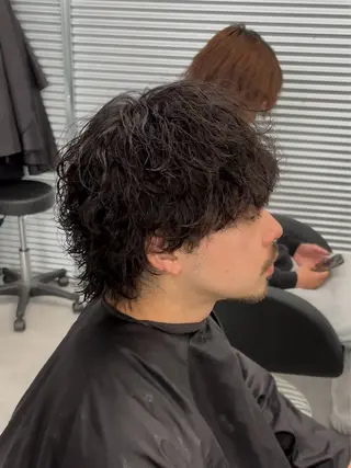 ミディアム パーマ メンズ 波巻き/ツイスパ/ 短髪/鈴木俊也のヘアスタイル