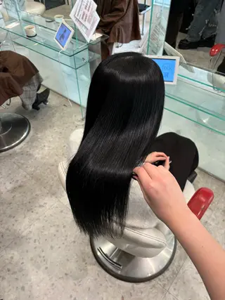 ロング カラー 山田 梨央のヘアスタイル