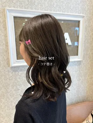 ミディアム ヘアアレンジ 暖色カラー/ブリーチ なしカラー/艶カラーのヘアスタイル