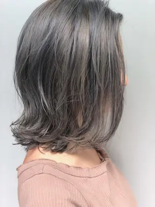 ミディアム カラー 能登谷 きよのヘアスタイル