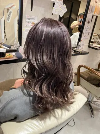 ロング カラー 濱田輝レイヤー 韓国風 ハイトーンのヘアスタイル