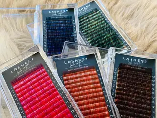 マツエク・マツパ Eyelashsalon LUSTER所属・LUSTER ラスターのマツエク・マツパデザイン