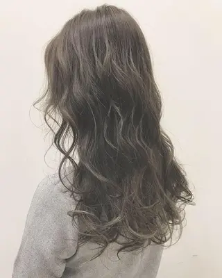 ロング カラー 黒川 真実のヘアスタイル