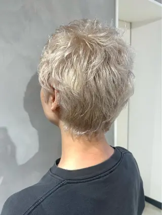 ショート カラー デザインカラー/パー マ🦖外岡咲希🦖のヘアスタイル