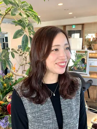 ミディアム カラー 繁田 朱音のヘアスタイル
