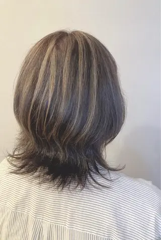 ミディアム カラー 宮原 佳苗のヘアスタイル