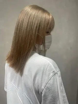 セミロング カラー hisano / ハイトーン・透明感のヘアスタイル