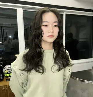 セミロング カラー 金田 法子のヘアスタイル