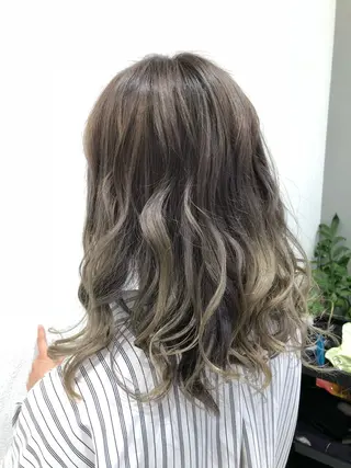 ミディアム 岸 保奈美のヘアスタイル