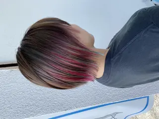 カラー セミロング corazon ブリーチのヘアスタイル