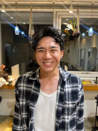 メンズ RIN／韓国ヘア レイヤーカットのヘアスタイル