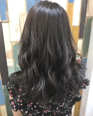 カラー 嶋村夏実🌼レイヤー 🌸白髪ぼかしのヘアスタイル