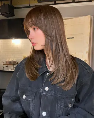 セミロング レイヤー　べージュ 白石研太のヘアスタイル