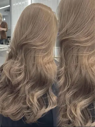 ロング カラー ONYX 表参道所属・表参道/ハイライト 髪質改善ストレートのヘアスタイル