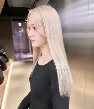 ロング カラー ハイトーン/ 縮毛矯正のヘアスタイル