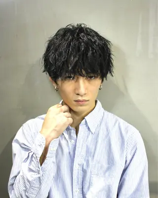 メンズ ラウンドマッシュ/ フェザーショート大阪のヘアスタイル