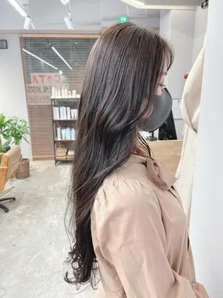 ロング SAEKI【ior 】北千住店ブリーチのヘアスタイル