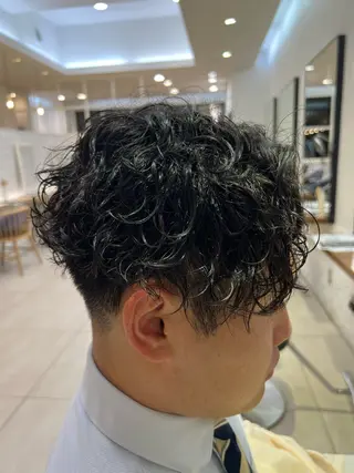 ショート メンズパーマ 岩成健志郎のヘアスタイル