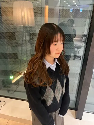 ロング hair make BEHIVE ichibancho AVEDA所属・渡邉  日向子 ・レイヤー、縮毛矯正のヘアスタイル