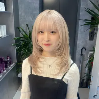 セミロング 透明感ハイトーン🫧 Kalin🐈‍⬛のヘアスタイル