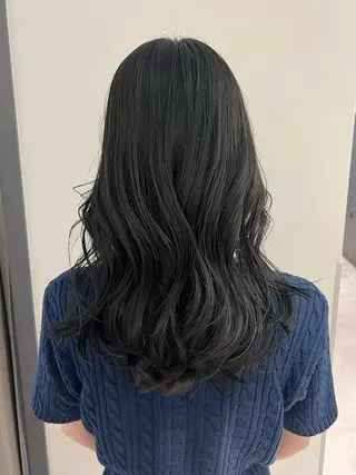 セミロング カラー 暗髪カラー🫐パーマ おくだりんかのヘアスタイル