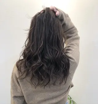 カラー Ruang所属・ツノガイ エリのヘアスタイル