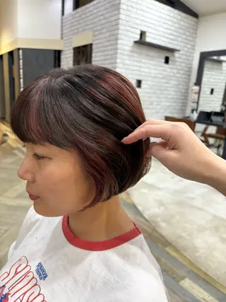 ショート カラー 浦﨑 笑美里のヘアスタイル