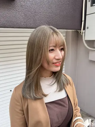 セミロング INORI|艶カラ ー|フェイスレイヤーのヘアスタイル