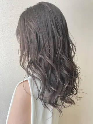 ロング カラー 沢田 瞳のヘアスタイル
