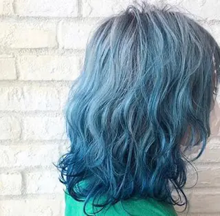 セミロング カラー LEE HORIE所属・松田 百花のヘアスタイル