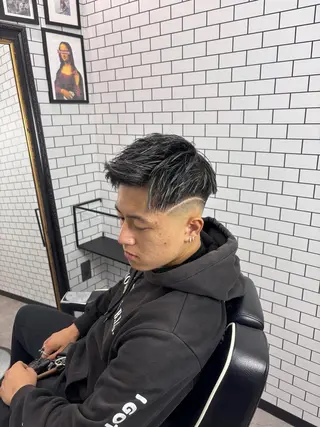 ショート カラー パーマ メンズ 戸辺 羅夢のヘアスタイル